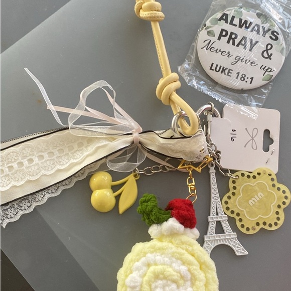 Yellow and White Swirl Keychain Purse Charm - Picture 4 of 4